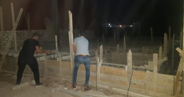 صور.. إيقاف أعمال بناء مخالف فى حملة مسائية شرق الإسكندرية