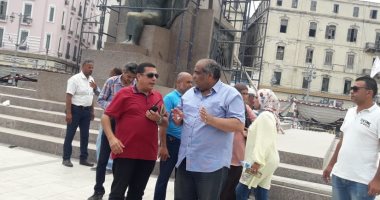 صور ..رئيس حى وسط الاسكندرية يشدد على الانتهاء من تطوير حديقة سعد زغلول
