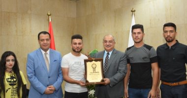 رئيس جامعة أسيوط يلتقي 28 وافدا من الدول العربية ضمن مبادرة "أدرس فى مصر"