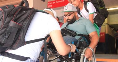 صور.. الإعاقة لم تمنعه من الزحف إلى مصر لمؤازرة الجزائر فى نهائى الكان