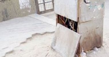 كابينة كهرباء تعرض حياة أهالى شبرا الخيمة للخطر