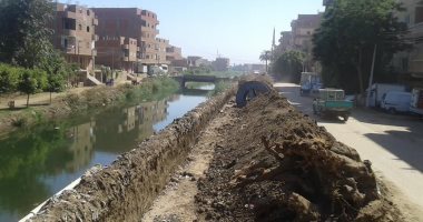 رفع 75 طن قمامة ومخلفات بالترع والشوارع بأسيوط