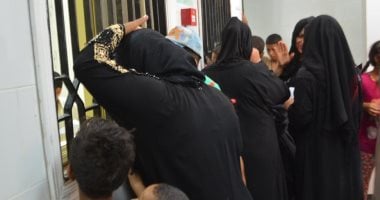 صور.. قافلة طبية تفحص أهالي قرية "سطيح" بمدينة إسنا في 8 تخصصات بالمجان جنوبي الأقصر