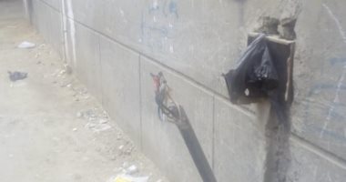 كابل كهرباء مكشوف بوسط أحد شوارع الخصوص بالقليوبية