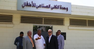 صور.. محافظ قنا يتفقد وحدة للكلى الصناعى للأطفال بمستشفى قنا العام