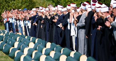 صلاة الجنازة على رفات ضحايا جدد لمذبحة "سربنتيسا" بالبوسنة