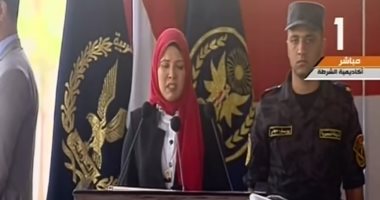 ابنة الشهد عاطف الإسلامبولى تبكى خلال كلمتها فى حفل تخرج كلية الشرطة