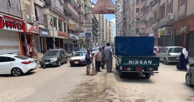 صور.. رفع 6 طن قمامة من محيط شارع مستشفى الصدر بالمنصورة