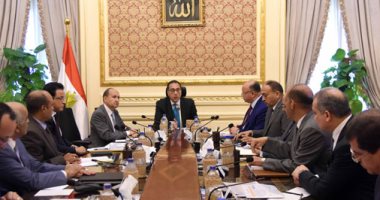 صور.. رئيس الوزراء يُتابع موقف تنفيذ الإزالات بسور مجرى العيون 