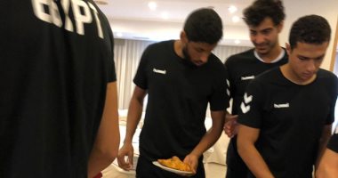 "صور " .. شباب اليد على مائدة الإفطار فى يوم الراحة بمونديال أسبانيا