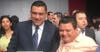 معتز الدمرداش يتسلم تكريم كريمة مختار ونور الدمرداش في "سينما مصر"