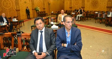 عمرو يوسف وكنده علوش وخالد أبو بكر يشاركون عزاء زوجة ابراهيم سعده