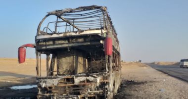فيديو وصور.. تفحم أتوبيس يقل موظفين بمبادرة الصحة بالطريق الصحراوى بالأقصر