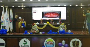 الباحثة صفاء فرحات تناقش رسالة ماجيستير "السلوك الفوضوى لتلاميذ الإعدادية" 