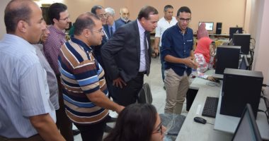 طلاب "صيدلة سوهاج" يؤدون الامتحان المعرفى النهائى