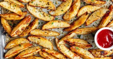 معاكى من الفطار للعشا.. طريقة عمل البطاطس الـ Wedges