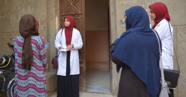 صور.. طلاب صيدلة سوهاج ينظمون حملة توعوية عن الصحة الانجابية