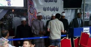 صور.. أوقاف الإسكندرية تشارك فى شرح مناسك الحج بمطار برج العرب لحجاج القرعة