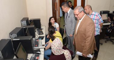 صور.. 127 طالبا بصيدلة أسيوط يجرون الامتحان الموحد للحصول على ترخيص مزاولة المهنة