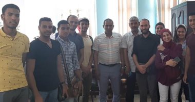 رئيس جامعة أسوان يستقبل وفد طلابى عقب عودتهم من بعثة فى جامعة هولندية