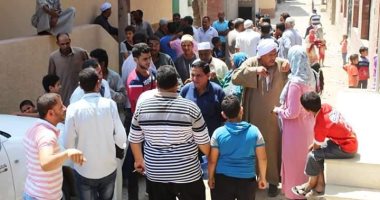 صور.. أهالى "عرب دوريش" بالشرقية يشتكون الانقطاع المستمر لمياه الشرب