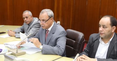 محافظ قنا يبحث 400 طلب خلال اللقاء الأسبوعى المفتوح