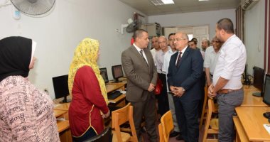 فيديو.. رئيس جامعة أسيوط يمد العمل للخامسة مساءً لتسجيل رغبات الطلاب بالتنسيق