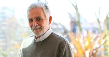 وفاة ديفيد هديسون نجم جيمس بوند عن عمر يناهز الـ 92 عاما