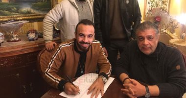 شاهد توقيع قفشة للأهلى فى منزل محمد يوسف