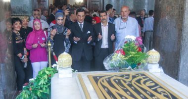 مواطنون يحيون ذكرى ثورة 23 يوليو بزيارة ضريح الزعيم الراحل جمال عبد الناصر