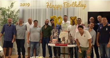 صور.. أحمد عز يحتفل بعيد ميلاده برفقه أصدقائه فى الساحل الشمالى