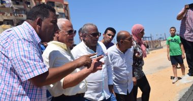 صور.. محافظ بورسعيد يتفقد العمل بكورنيش قناة الاتصال ومبنى المرور الجديدين