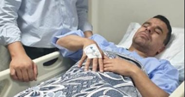 صور.. خالد الغندور فى المستشفى بعد تعرضه لوعكة صحية