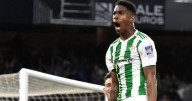 رادار برشلونة يرصد ظهير أيسر ريال بيتيس