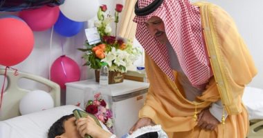 لست وحدك يا عبدالعزيز.. أهالى السعودية يدعمون طفلا مصريا فقد والديه بحادث