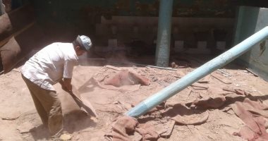 صور .. العثور على عمود من الجرانيت يشتبه فى أثريته بسوهاج
