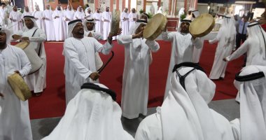 "فرقة أبوظبى للفنون الشعبية" تبهر وتبهج زوار مهرجان ليوا للرطب