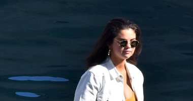 شاهد سيلينا جوميز تستمتع بأجازتها فى إيطاليا بصحبة أصدقائها