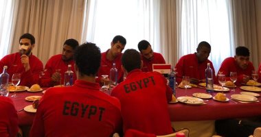 شاهد .. شباب اليد على مأدبة الغداء عقب التأهل إلى ربع نهائى المونديال