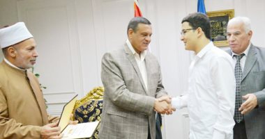 صور..محافظ البحيرة يكرم أوائل الثانوية العامة والأزهرية من أبناء المحافظة
