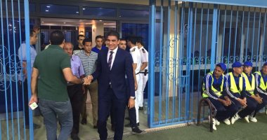 صور.. إبراهيم نور الدين يعاين ملعب مواجهة الزمالك والإسماعيلى