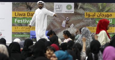معرض للفنون التشكيلية يعرض أعمال مستوحاة من شجرة النخيل بمهرجان ليوا للرطب
