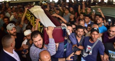 صور.. نجوم الفن يشيعون الفنان الراحل فاروق الفيشاوى إلى مثواه الأخير 