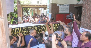 النجوم يشيعون جثمان الفنان الكبير فاروق الفيشاوى من مسجد مصطفى محمود
