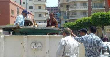 صور .. إزالة 80 حالة اشغال بالشوارع والأماكن السياحية برشيد فى البحيرة