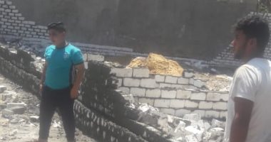 صور .. هدم سور مخالف فى حملة فورية للتصدى للبناء المخالف شرق الإسكندرية 