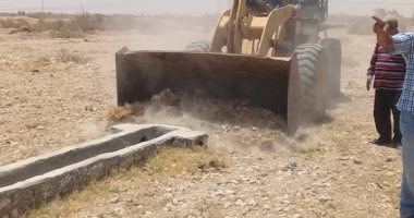 صور.. رجال مدينة إسنا بالأقصر يواصلون إزالة التعديات لاسترداد أراضى الدولة