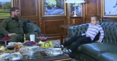 شاهد.. رئيس الشيشان يعين حارسا أمنيا يبلغ من العمر 6 سنوات تحقيقا لحلمه