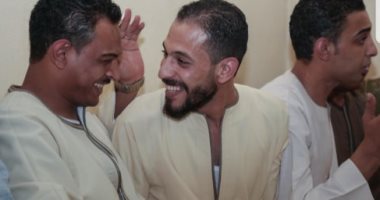 أحمد يشارك بصور أصحابه الأنتيم.. ويؤكد: "أرجل ناس وقفت جنبى"
