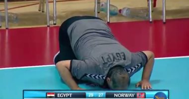 شاهد رد فعل المدير الفني لمنتخب اليد بعد إنجاز كأس العالم للشباب